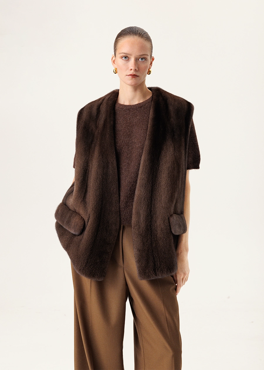 Укороченый жилет из меха норки с V-образным вырезом