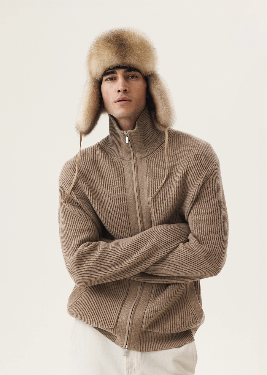 Меховая шапка-ушанка из кашемира