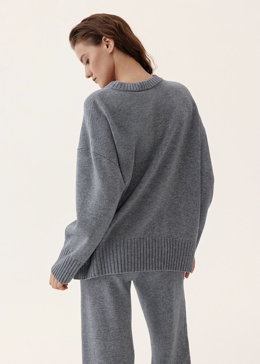 Кашемировый джемпер c круглым воротом в жемчужно-сером оттенке