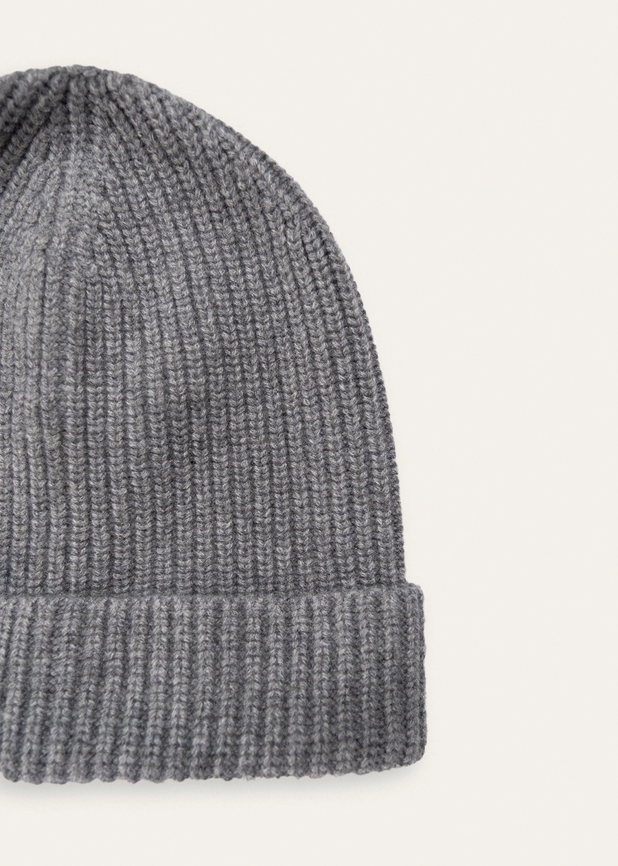 Шапка из кашемира в жемчужно-сером оттенке