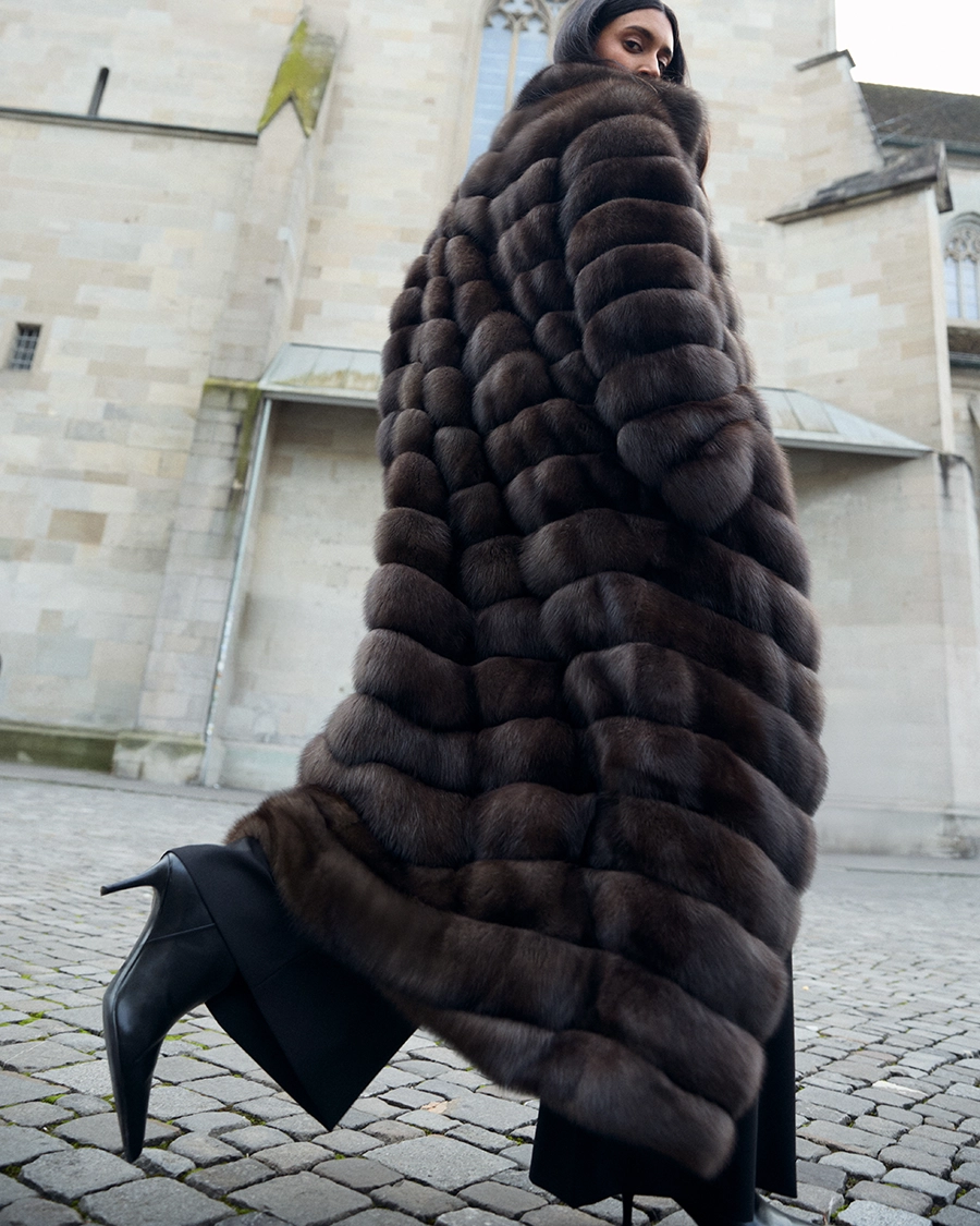 длинная шуба из соболя furnari .webp