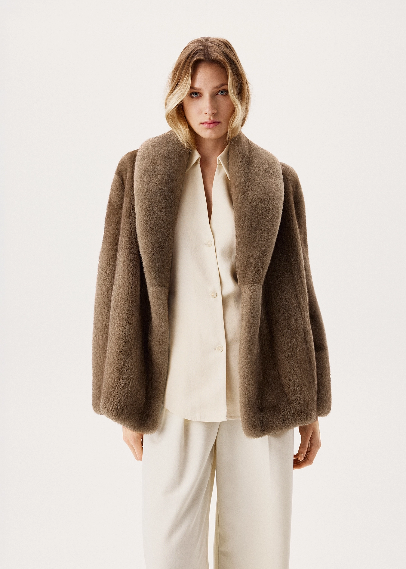 Норковая шуба в оттенке Пастель с отложным воротником